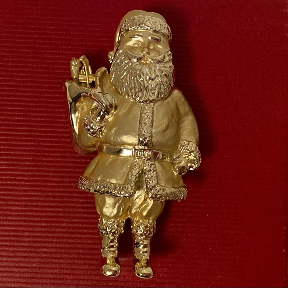 VINTAGE AJC BROOCH PIN SANTA GOLD TONE CHRISTMAS HOLIDAY XMAS JEWELRY